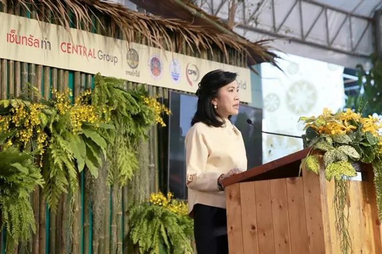 “กลุ่มเซ็นทรัล” ร่วมกับ “กรมป่าไม้” จัด “กิจกรรมเทิดพระเกียรติเนื่องในวันพ่อแห่งชาติและวันดินโลก นิทรรศการชุด “ดิน น้ำ ป่า...จากพสุธาสู่นภาลัย”