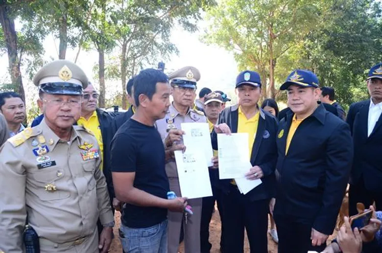 รมช.ธรรมนัส สั่งด่วน ส.ป.ก. รับมอบพื้นที่เบื้องต้นภายหลังประกาศยึดคืนกรณี น.ส.ปารีณา ไกรคุปต์ ครอบครองที่ดินในเขตปฏิรูปที่ดิน