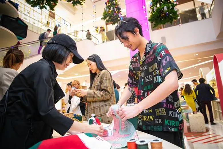 เป้-พลอย-ทู- แหวน-โต้ง ทูพี รวมตัวเปิดแคมเปญ “Let’s Give Good” โดย เอ็มโพเรียม ดีพาร์ทเม้นท์สโตร์