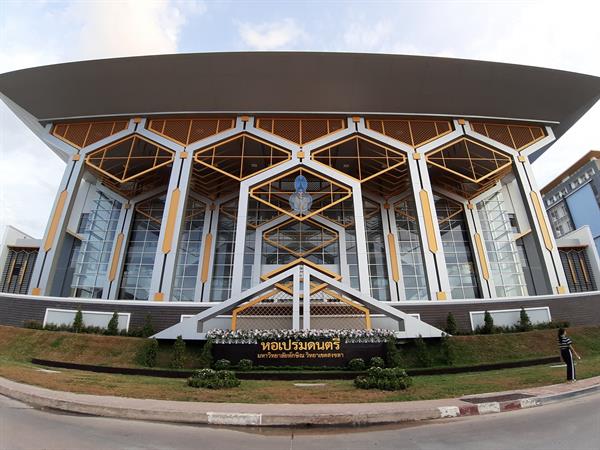 มหาวิทยาลัยทักษิณ โชว์ศักยภาพด้านดนตรี จัดคอนเสริ์ต "Shades Of Emotion" ดึง เครือข่าย 25 สถาบัน กว่า 130 คน บรรเลงร่วมกับ วง "Parichat Wind Orchestra ถ่ายทอดบทเพลงสุดประทับใจ ณ หอเปรมดนตรี