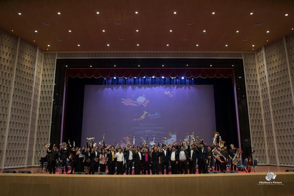 มหาวิทยาลัยทักษิณ โชว์ศักยภาพด้านดนตรี จัดคอนเสริ์ต "Shades Of Emotion" ดึง เครือข่าย 25 สถาบัน กว่า 130 คน บรรเลงร่วมกับ วง "Parichat Wind Orchestra ถ่ายทอดบทเพลงสุดประทับใจ ณ หอเปรมดนตรี