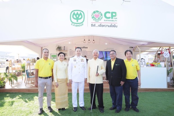 เครือซีพี น้อมรำลึกในพระมหากรุณาธิคุณพระบาทสมเด็จพระบรมชนกาธิเบศร มหาภูมิพลอดุลยเดชมหาราช บรมนาถบพิตร ร่วมกิจกรรมวันพ่อแห่งชาติ ประจำปี 2562 ออกร้านจำหน่ายสินค้าคนพิการราคาพิเศษ ภายใต้แนวคิด “ปันโอกาส มอบความสุข”