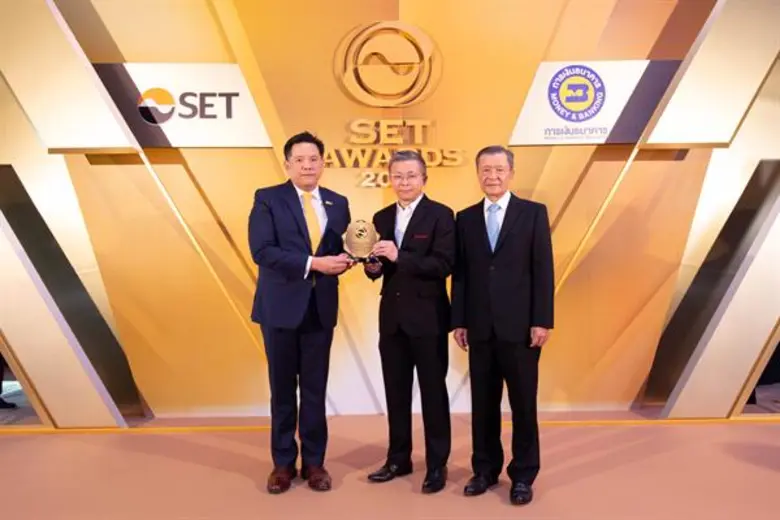 ภาพข่าว: SINGER รับโล่รางวัล Outstanding Investor Relations Awards 2019
