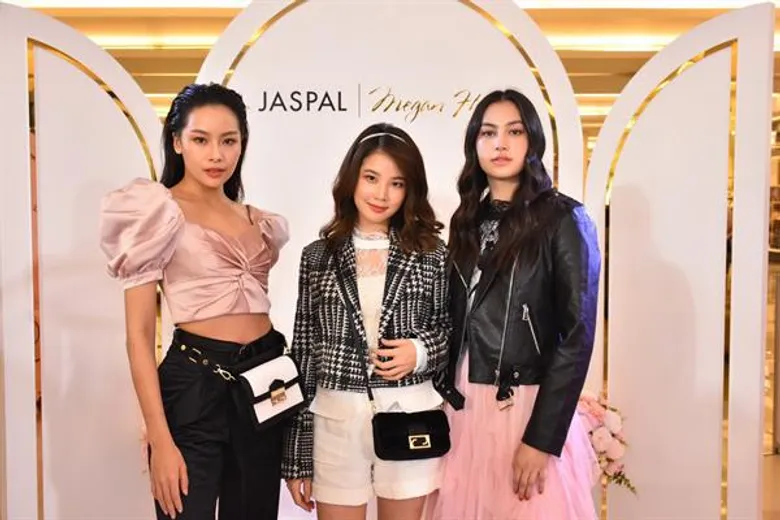 แพนเค้ก – เกรซ แท็กทีมประชันลุคสวยซ่าแซ่บ มารี - จีน่า –คารีสา ในงานเปิดตัวคอลเลกชั่นพิเศษแห่งปี“Jaspal X Megan Hess”