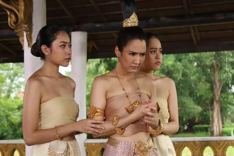 “น้ำหวาน” เดือด เขวี้ยงกระจก ใส่ผนัง “จั๊กจั่น” เอามือรับ เลือดอาบ