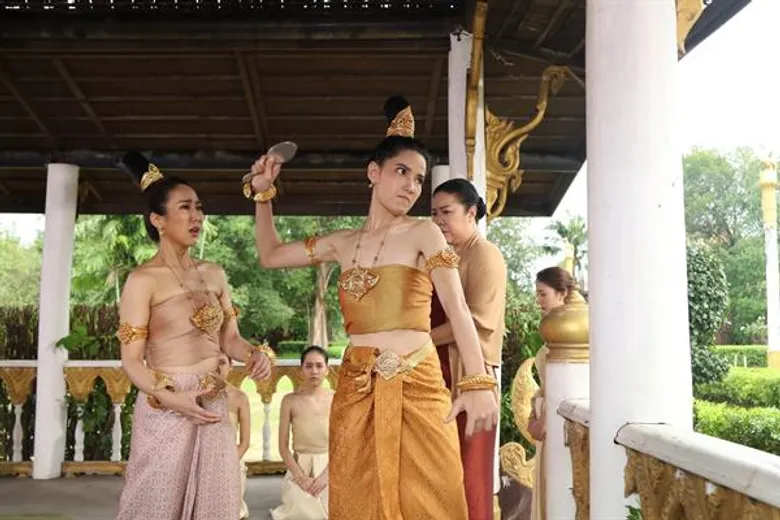 “น้ำหวาน” เดือด เขวี้ยงกระจก ใส่ผนัง “จั๊กจั่น” เอามือรับ เลือดอาบ