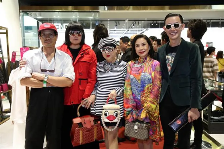 สุดคึกคัก! เหล่าเซเลบสายแฟ กิน ช้อป ร่วมฉลองเปิดห้างครั้งยิ่งใหญ่!! “CENTRAL@centralwOrld” ห้างเซ็นทรัล@เซ็นทรัลเวิลด์ ที่สุดของห้างไลฟ์สไตล์ของไทย