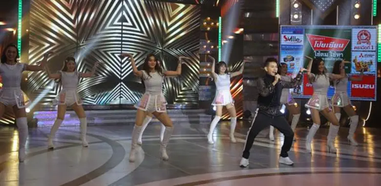 “เอ-ไชยา มิตรชัย” โชว์ลีลาไม่ธรรมดา!ร้อง เต้น สนั่นเวที “กิ๊กดู๋ฯ”   สุดอึ้งสาวเสียงสวยแข่งเงาเสียงตัวเอง!!!!