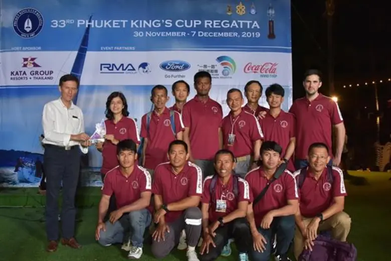 ภาพข่าว: กะตะกรุ๊ป รีสอร์ท ประเทศไทย เป็นเจ้าภาพจัดงานเลี้ยงอาหารค่ำและพิธีมอบรางวัลแก่ผู้ชนะการแข่งขันเรือใบภูเก็ตคิงส์คัพรีกัตต้า ครั้งที่ 33