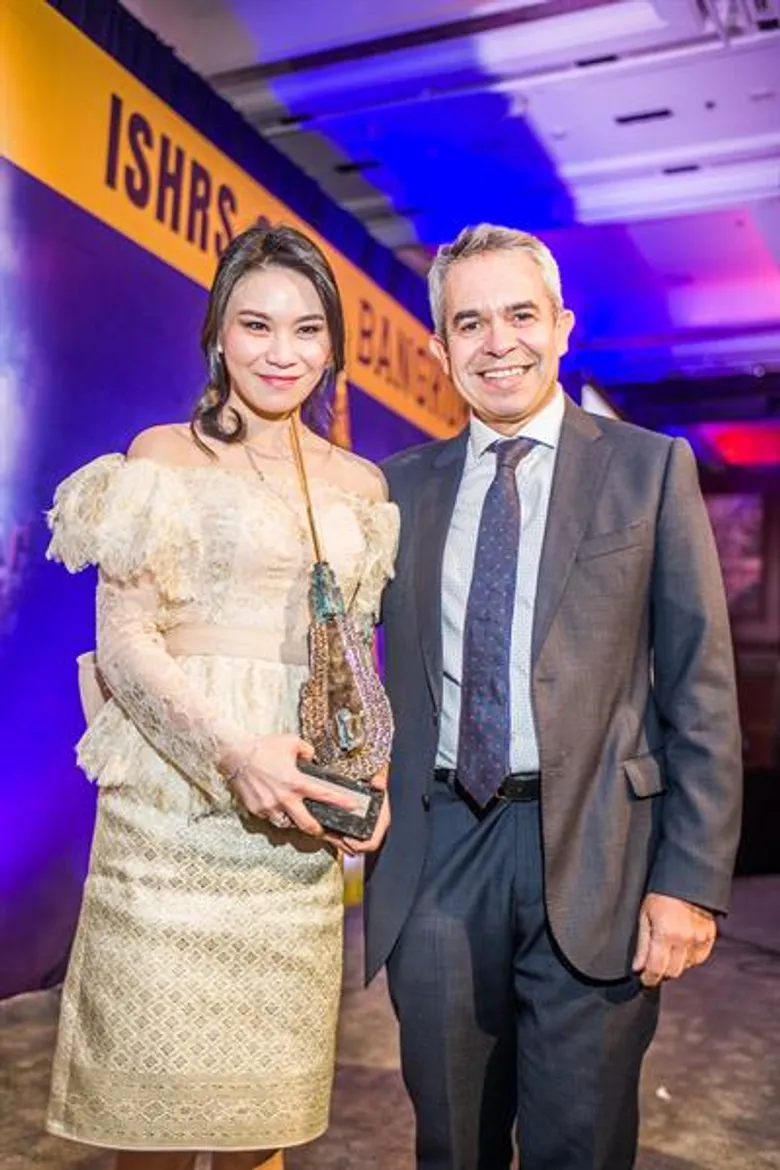 แพทย์หญิงไทยคนแรกคว้ารางวัล ผู้ที่มีความสามารถและมีผลงานวิจัยด้านการดูแลสุขภาพเส้นผมนานาชาติ
