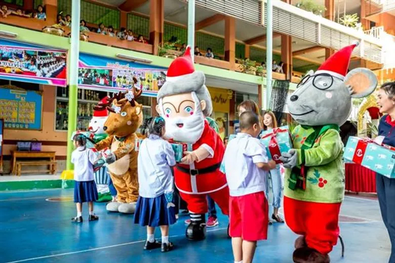 ซีพีเอ็น จับมือ Grab ยกขบวน Santa-Gifts-Grab-Go ส่งความสุขและมอบของขวัญกว่า 800 ชิ้น ให้น้องๆ ตลอดเทศกาลปีใหม่นี้