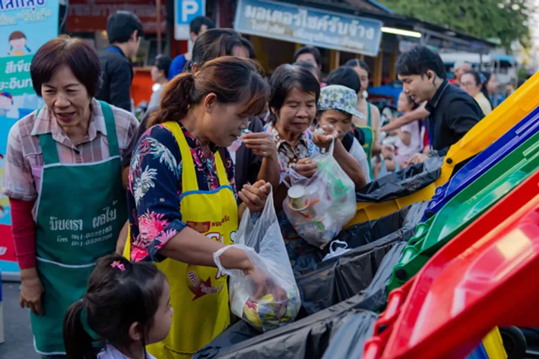 ธ.ไทยเครดิตฯ ร่วมกระตุ้นลดปริมาณขยะ ผ่านไอเดียเรียงความตลาดชุมชนสีเขียวที่ฉัน “รักษ์”