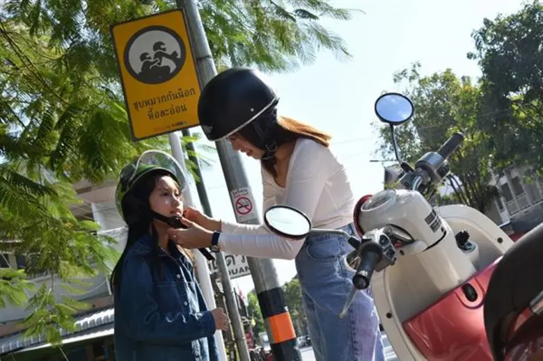 ป้ายแห่งความห่วงใย รู้ใช่ไหม… ยังมีคนที่รักคุณรออยู่ที่บ้านกรุงศรี ออโต้ สานต่อโครงการ LET'sponsible เพื่อถนนในฝันของเราทุกคน