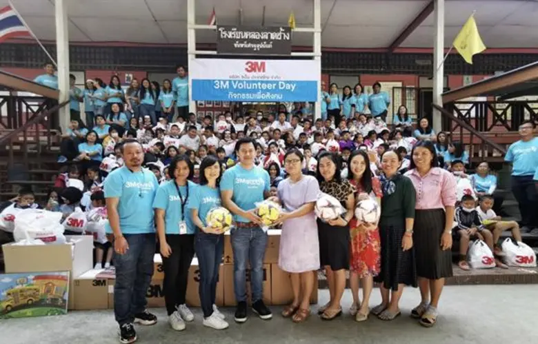 ผู้บริหารและพนักงานโรงงาน 3เอ็ม ลาดหลุมแก...