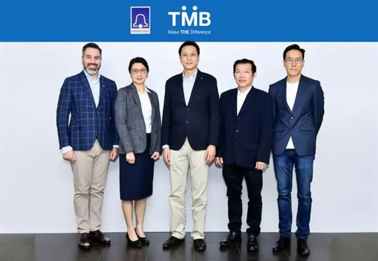 นายเสนธิป ศรีไพพรรณ (กลาง) ประธานเจ้าหน้า...