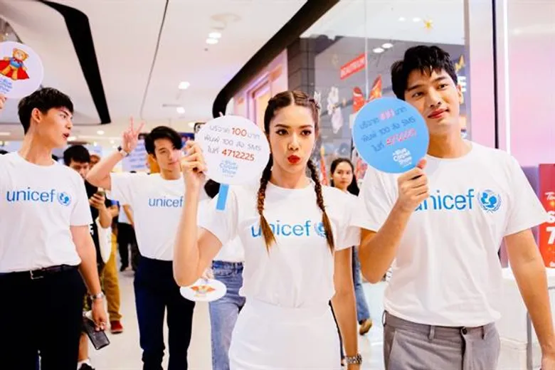 “หลุยส์ – แพรวา – เกรซ” นำทีมนักแสดงร่วมกิจกรรม “นับถอยหลังสู่ เดอะ บลู คาร์เพท โชว์” ชวนแฟน ๆ รอติดตามชมรายการฯ พร้อมสนับสนุน “ยูนิเซฟ” ช่วยเหลือเด็ก ๆ ทั่วโลก