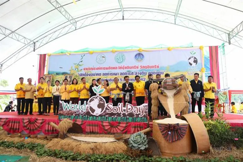 เกษตรฯ ขับเคลื่อนศูนย์จัดการดินปุ๋ยชุมชนทั่วประเทศ รณรงค์ผลิตและใช้ปุ๋ยอินทรีย์ ชู สโลแกน “ปกป้องอนาคต ลดการเผา ลดการชะล้าง ลดต้นทุน”