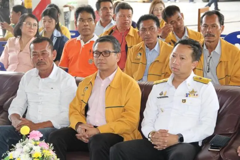 จุรินทร์ – เฉลิมชัย มอบ กยท. ปล่อยขบวนรถส่งมอบไม้ยาง – น้ำยางข้น สร้างความร่วมมือด้านธุรกิจเป็นรูปธรรม หนุนชาวสวนยางไทย