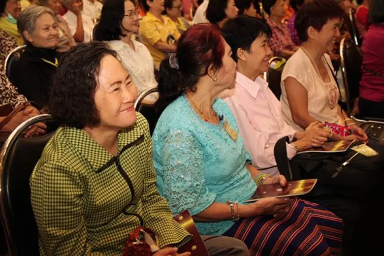 “ยืนชนม์ สมบัติเทพ” บรรเลงธรรมผ่านเสียงเพลง ให้ข้อคิดส่งท้ายปี ต้อนรับปีใหม่