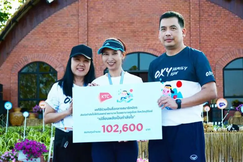 นางสาวสิรีรัตน์ คอวนิช ผู้อำนวยการ – ธุรกิจบัตรเครด...