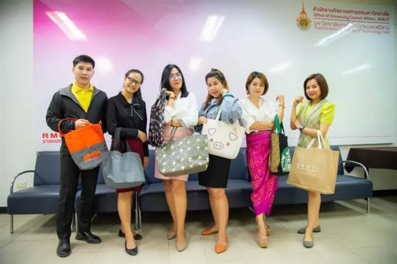 มทร.อีสาน เริ่มแล้ว! ใช้ถุงผ้าแทนถุงพลาสติก