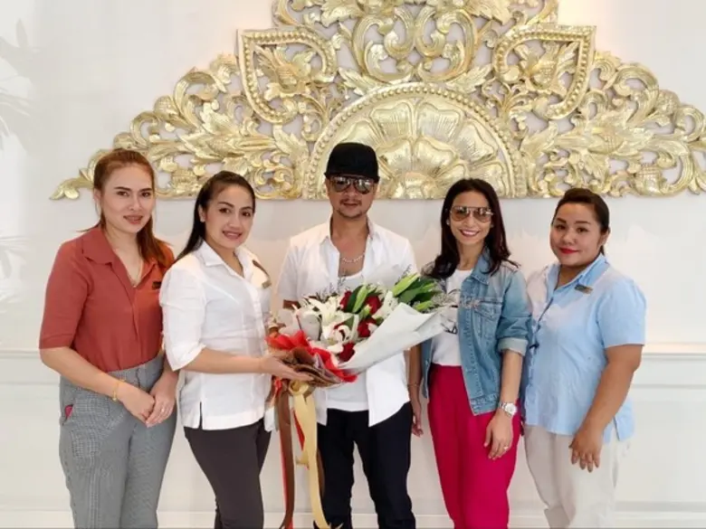 ภาพข่าว: เซ็นทารา อันดาเทวี รีสอร์ทและสปา กระบี่ ร่วมต้อนรับ แช่ม แช่มรัมย์ และครอบครัว