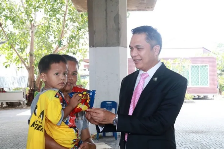 แอร์พอร์ต เรล ลิงก์ มอบอุปกรณ์กีฬา และขนมเป็นของขวัญให้แก่น้องๆ ร.ร. สุเหร่าทับช้าง , ร.ร. หัวหมาก และชุมชนทับแก้ว เนื่องในวันเด็กแห่งชาติ