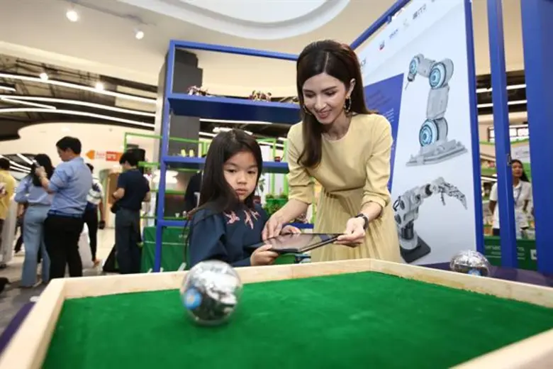 “น้องมะลิ” ฉลองวันเด็กควง “แม่โบว์” ตะลุยนิทรรศการ “Enjoy Science Careers: สนุกกับอาชีพวิทย์ 3”