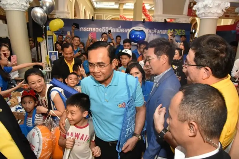 “ลุงตู่” เยี่ยมชมบูธ“ดีอีเอส”ร่วมงานวันเด็กแห่งชาติปี 2563 ณ ทำเนียบรัฐบาล เติมเต็มสาระความรู้ด้านดิจิทัลเป็นของขวัญเยาวชนไทย
