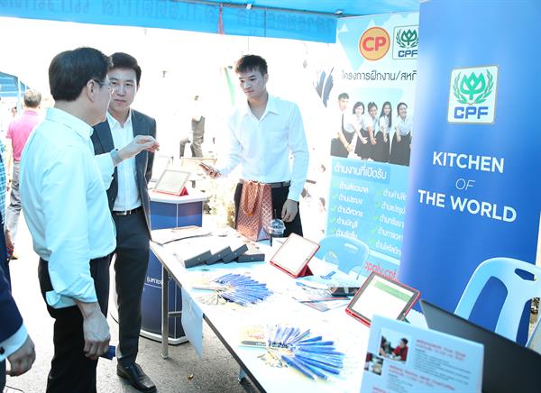 ทีมเศรษฐกิจ พรรคประชาธิปัตย์ เปิดโครงการ "เรียนจบ พบงาน" ฝ่าวิกฤตคนไทยตกงานอื้อ