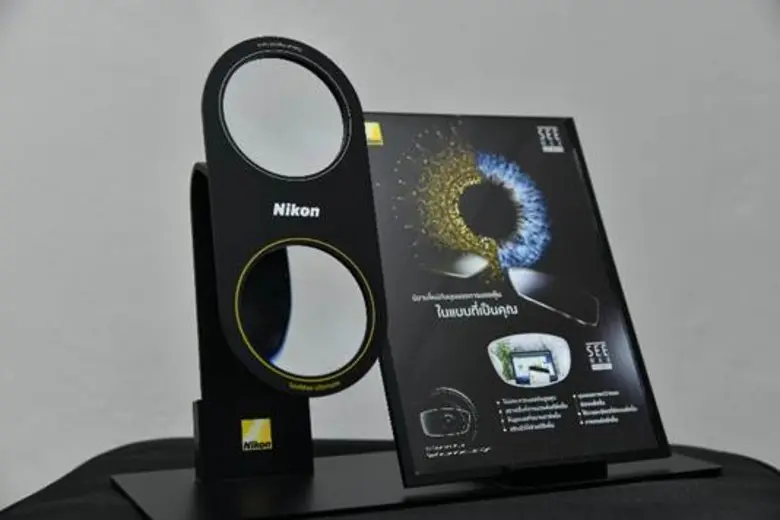“นิคอน” ก้าวสู่ศักราชใหม่ ส่งเลนส์แว่นสายตาแห่งอนาคต “Nikon SeeMax Ultimate” ปฎิวัติวงการอีกครั้ง ด้วยโครงสร้างเลนส์มากกว่าสี่ร้อยล้านรูปแบบชูกลยุทธ์ Personalization เดินหน้าขยายฐานลูกค้าไฮเอนด์