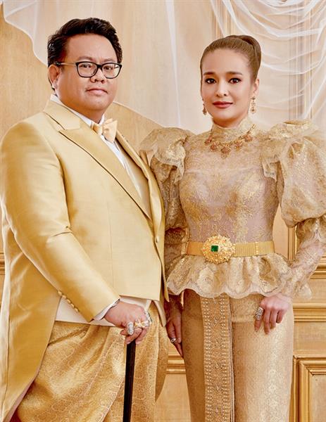 น้ำตาล แตงโม ฐิสา นำทีม แฟชั่นโชว์ ในงาน เปิดบ้านศิลปกรรม SHOW POW(ER)