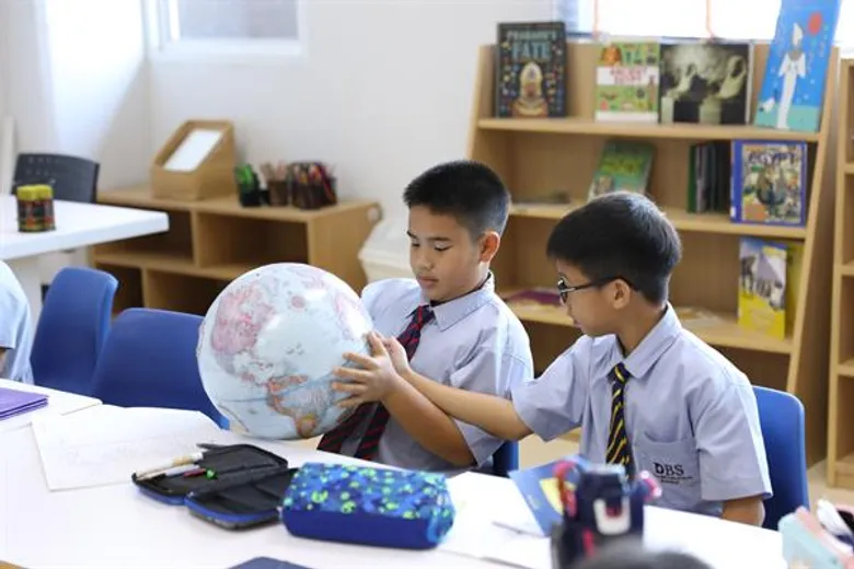 ซัมเมอร์นี เรียนภาษาอังกฤษแบบเป๊ะๆกับ DBS Summer School 2020 ภายใต้ธีม A Journey Through Time เจาะเวลาหาอดีตและความลับโลกโบราณ ขึ้นไทม์แมชชีนไปอัพเลเวลทักษะภาษาอังกฤษพร้อม ๆ กัน20 กรกฎาคม – 14 สิงหาคม 2563 ที่โรงเรียนนานาชาติ DBS เด่นหล้า บริติช สคูล