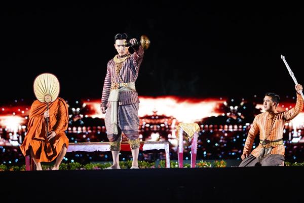 ลำปางจัดงานน้อมรำลึกสมเด็จพระนเรศวรฯ ปี 7 'อั้ม-อธิชาติ’ ปลื้มสวมบทพระนเรศฯ สุดอิน