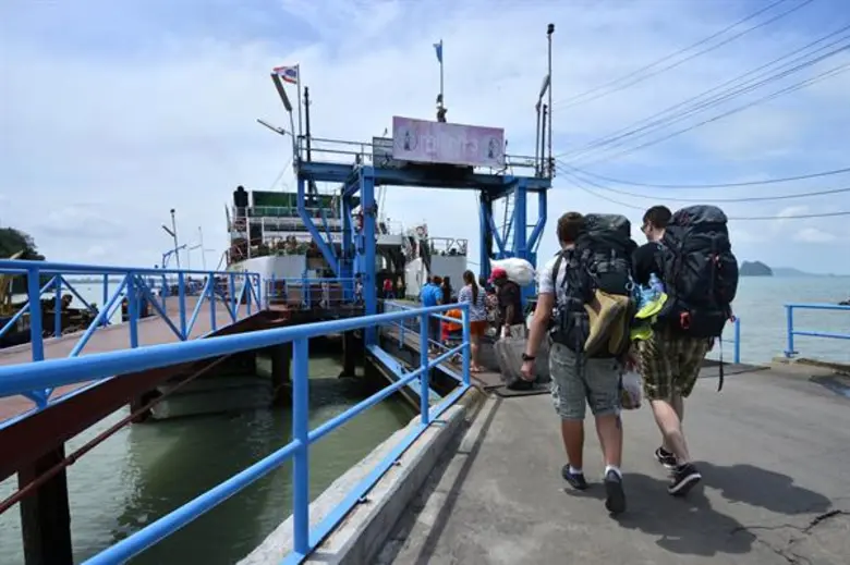 บริษัท ท่าเรือราชาเฟอร์รี่ จำกัด (มหาชน) ...