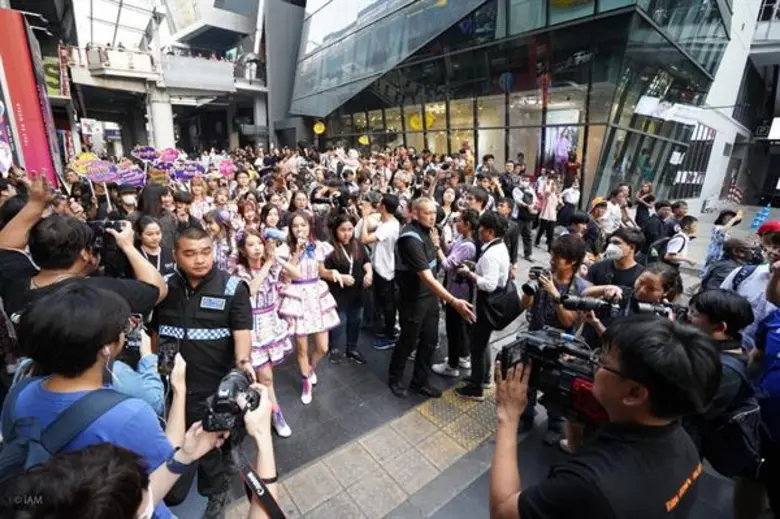 “ไทบ้านxBNK48จากใจผู้สาวคนนี้” แห่งรถรอบกรุงคึกครื้น MV เพลง “โดดดิด่ง” 9 ชม.ยอดทะลุล้านวิว เสียงตอบรับโดนใจ