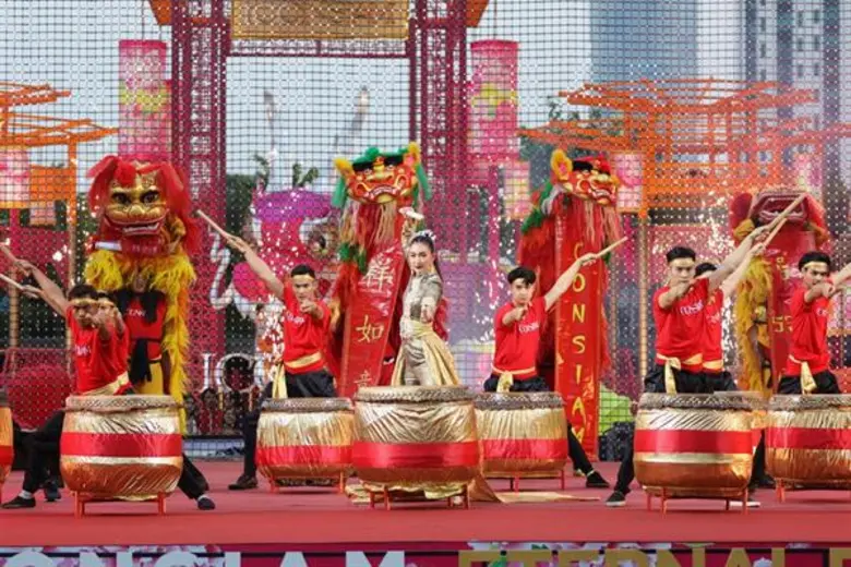 ฉลองตรุษจีนปีหนูทอง มหามงคล สุดยิ่งใหญ่ริมฝั่งแม่น้ำเจ้าพระยา “THE ICONSIAM ETERNAL PROSPERITY CHINESE NEW YEAR 2020” ตื่นตากับสุดยอดโชว์คณะกายกรรมอันดับ 1 จากสาธารณรัฐประชาชนจีน  การแสดงพญามังกรคู่และการเชิดสิงโตสุดอลังจากสมาคมอุปรากรจีน ณ ไอคอนสยาม