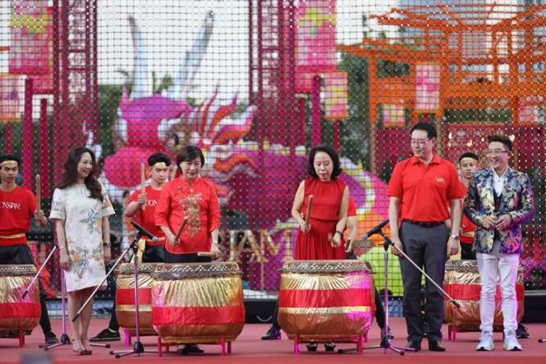 ฉลองตรุษจีนปีหนูทอง มหามงคล สุดยิ่งใหญ่ริมฝั่งแม่น้ำเจ้าพระยา “THE ICONSIAM ETERNAL PROSPERITY CHINESE NEW YEAR 2020” ตื่นตากับสุดยอดโชว์คณะกายกรรมอันดับ 1 จากสาธารณรัฐประชาชนจีน การแสดงพญามังกรคู่และการเชิดสิงโตสุดอลังจากสมาคมอุปรากรจีน ณ ไอคอนสยาม