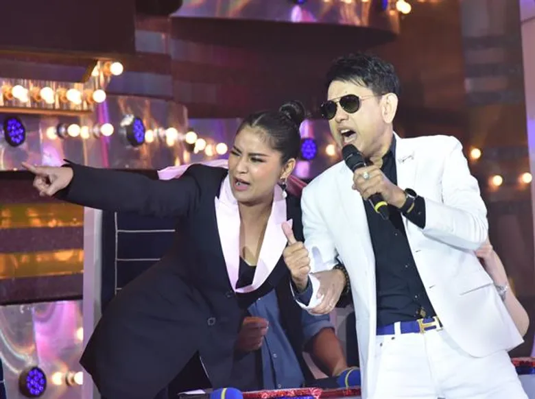 เจ้าพ่อดิสโก้ “บุรินทร์ –สุนทร” ชวนคนวัยเก๋าลุกขึ้นมาขยับรับเดือนแห่งความสุข ใน “กิ๊กดู๋ สงครามเพลงเงินล้าน”