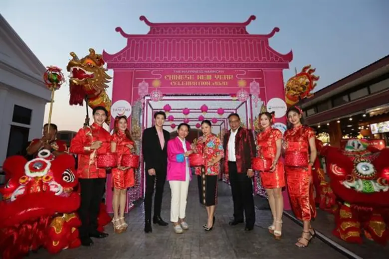 ก้าวเข้าสู่เทศกาลตรุษจีนปีหนูทองกันอย่างค...
