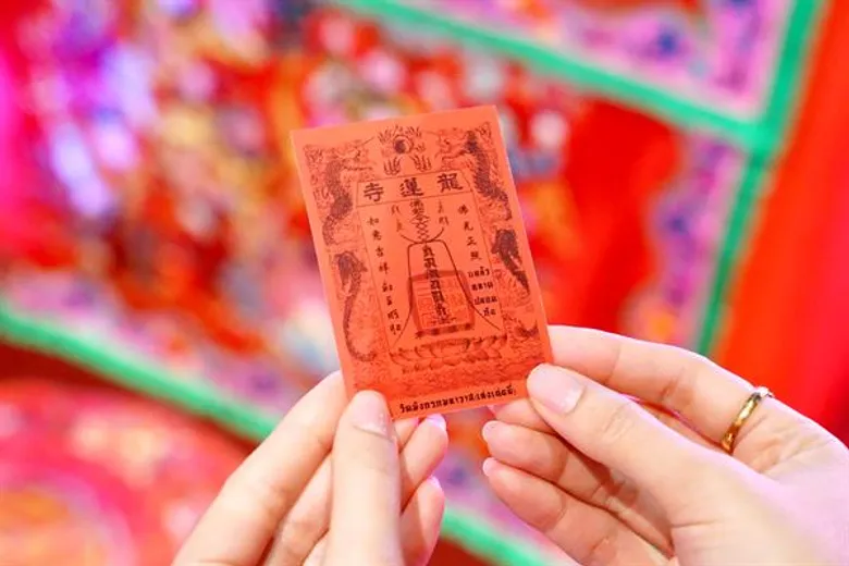 สักการะ 8 องค์เทพเจ้า จากวัดมังกรกมลลาวาส(เล่งเน่ยยี่) ในงาน “สุขสยาม สุขขี ปีเฮง สมหวังตลอดปี มั่งมีตลอดไป” ที่เมืองสุขสยาม ณ ไอคอนสยาม