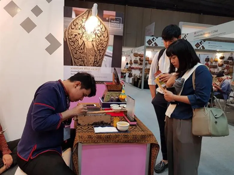 ศ.ศ.ป. คัด “ครูศิลป์ของแผ่นดิน-ครูช่างศิลปหัตถกรรม – ทายาทช่างศิลปหัตถกรรม” ปี 2563 นำผลงานจัดแสดงใน “งานอัตลักษณ์แห่งสยาม ครั้งที่ 11” ณ ไบเทค บางนา