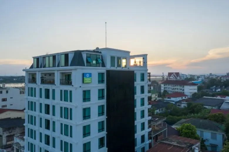 กลุ่มโรงแรมชัวร์สเตย์ (SureStay Hotel Group(R)) จัดงานเลี้ยงฉลองการเปิดให้บริการโรงแรมชัวร์สเตย์แห่งแรกในประเทศลาว ที่เมืองเวียงจันทน์