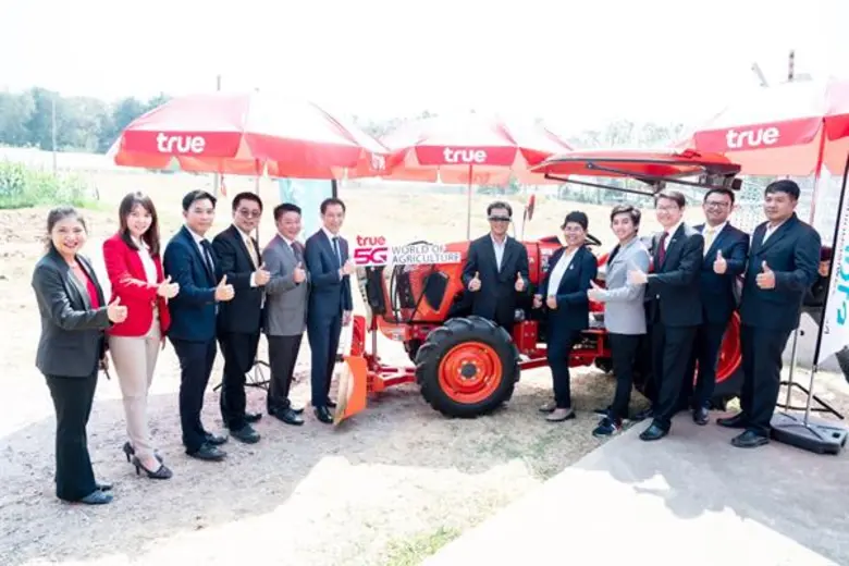 กลุ่มทรู –ม.ขอนแก่น–พันธมิตรภาคการเกษตร ผสานพลังนำศักยภาพทรู 5G ยกระดับโลกแห่งการเกษตรเพื่อคนไทย เปิดมิติใหม่กับสมาร์ทฟาร์ม:ฟาร์มไก่อัจฉริยะ,สมาร์ทครอพ : แปลงข้าวโพดอัจฉริยะ และสมาร์ทฟาร์มิ่งแมชชีน : เครื่องจักรกลการเกษตร