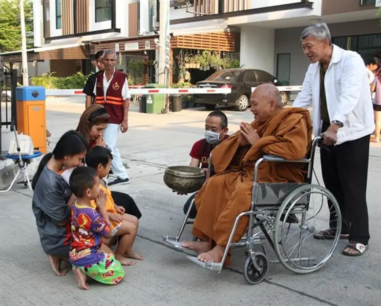 นัมเบอร์วันเฮ้าส์ซิ่ง ดิเวลลอปเม้นท์ ร่วมทำบุญหมู่บ้าน พร้อมบริจาคสิ่งของและปัจจัย ช่วยเหลือวัดพระบาทน้ำพุ