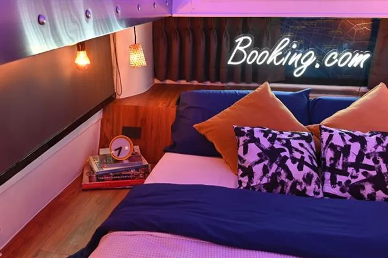 Booking.com เปิดตัว “Bangkok Booking Bus” รถบัสพักได้หนึ่งเดียวในโลกที่ได้รับแรงบันดาลใจมาจากความเป็นไทย มอบประสบการณ์ใหม่ นอนค้างคืนเมืองกรุงฯ ริมแม่น้ำเจ้าพระยา