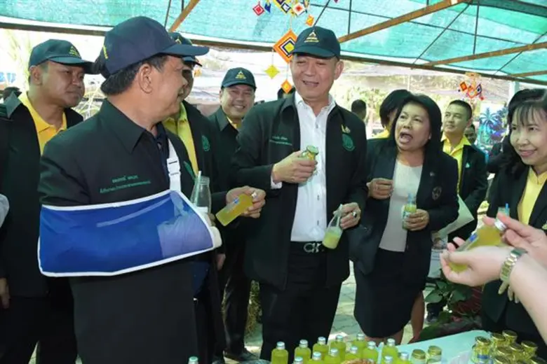รัฐมนตรีเกษตรฯ เฉลิมชัย เปิดงาน “เกษตรอีสานใต้” ประจำปี 2563 นำเสนอแนวทางในการพัฒนาเทคโนโลยีเพื่อพัฒนาอาชีพการเกษตรของประเทศไทย