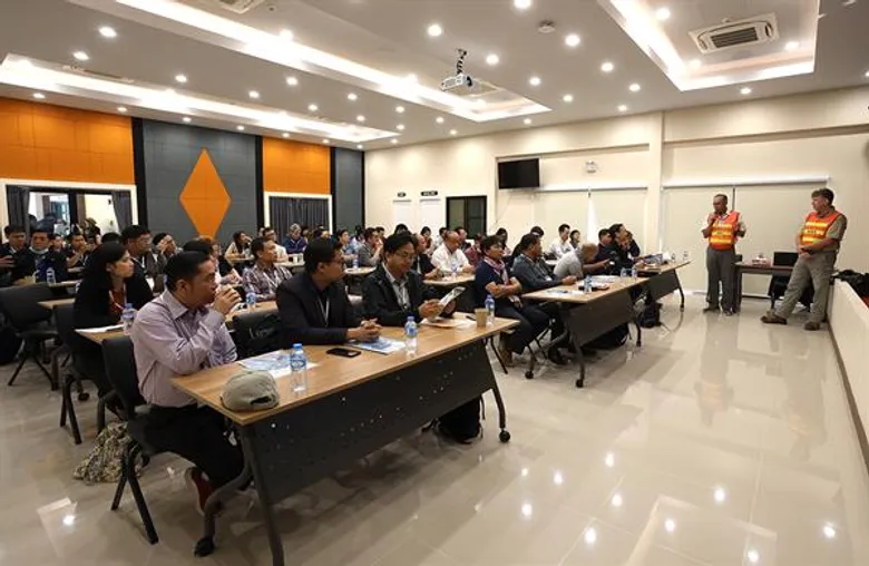 MRC พาสมาชิก สื่อมวลชน เยี่ยมชมโรงไฟฟ้าพลังน้ำไซยะบุรี พิสูจน์ความโปร่งใส ไม่กักน้ำ/ตะกอน ไม่ได้เป็นสาเหตุภัยแล้ง