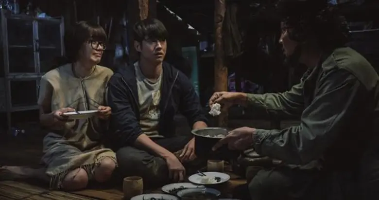 ถ้า "โสด" แล้วต้องเจออะไรแบบนี้ ตัวอย่าง 2 ภาพยนตร์ “Low Season สุขสันต์วันโสด” คุณคิดว่า #โสดกับผีจะหนีอะไร ก่อนดี…?