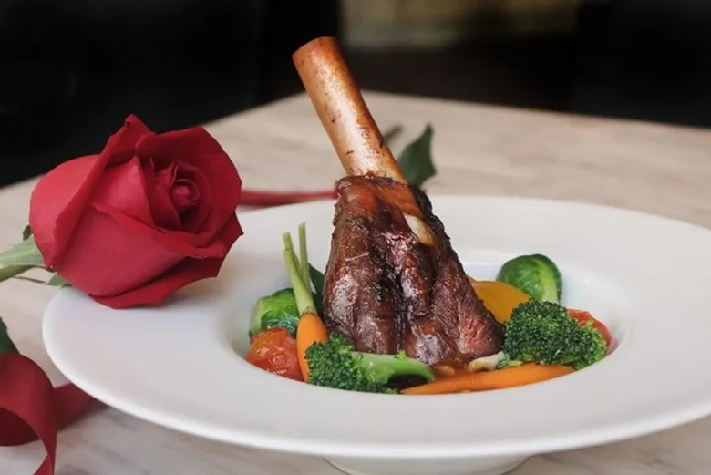 “Melt Me Valentine” วาเลนไทน์ดินเนอร์ ณ โรงแรมเมอเวนพิค สุขุมวิท15 กรุงเทพฯ